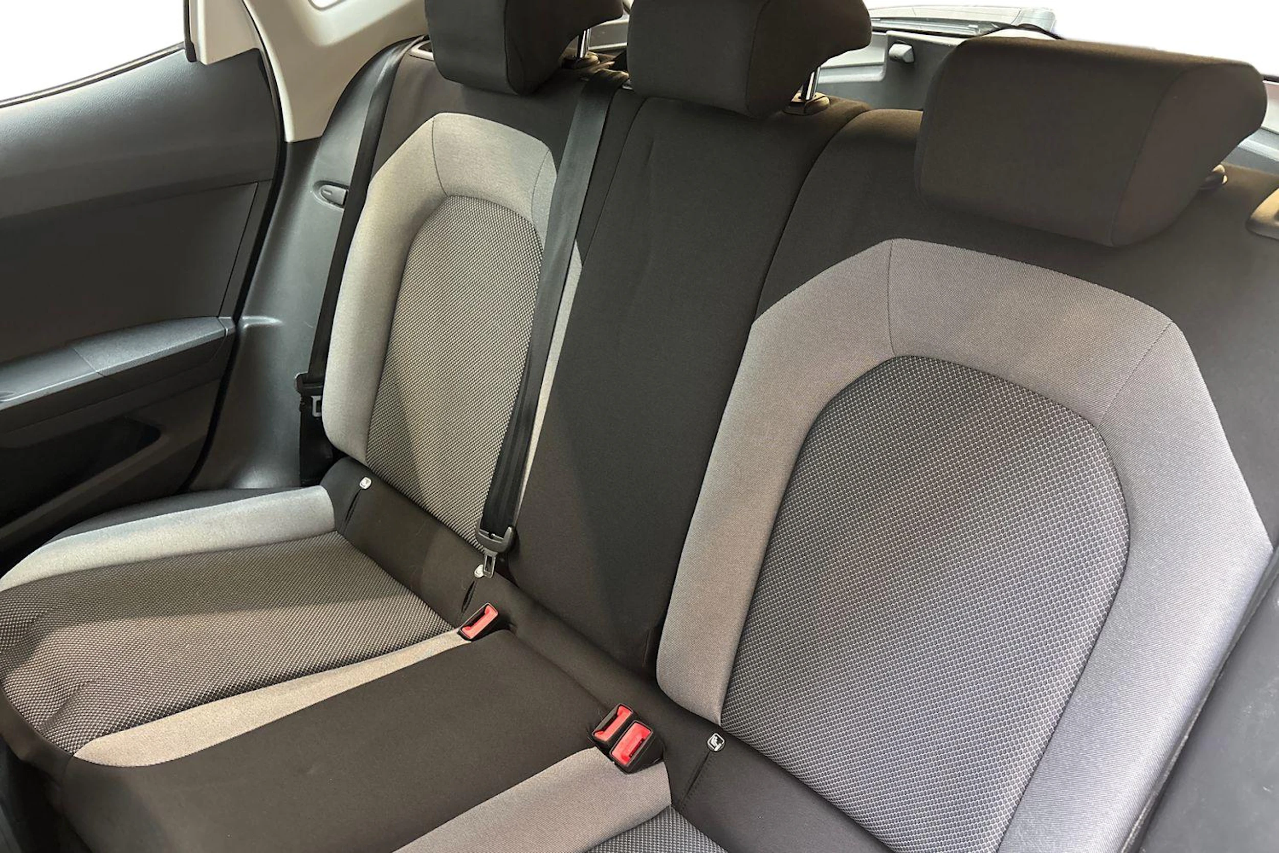 Valkoinen SEAT IBIZA 2020 kuva 11.
