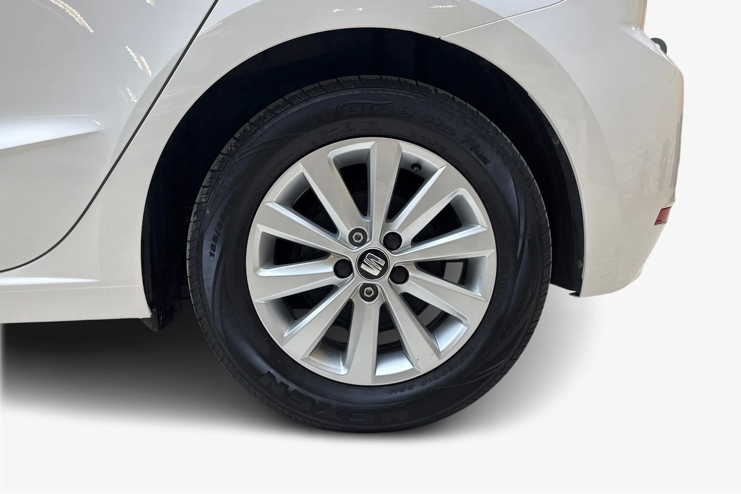 Valkoinen SEAT IBIZA 2020 kuva 12.