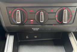 Valkoinen SEAT IBIZA 2020 kuva 23.