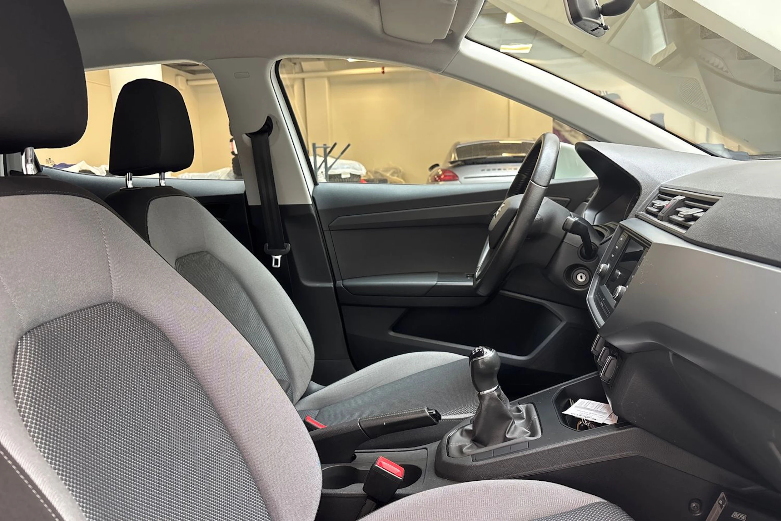 Valkoinen SEAT IBIZA 2020 kuva 24.