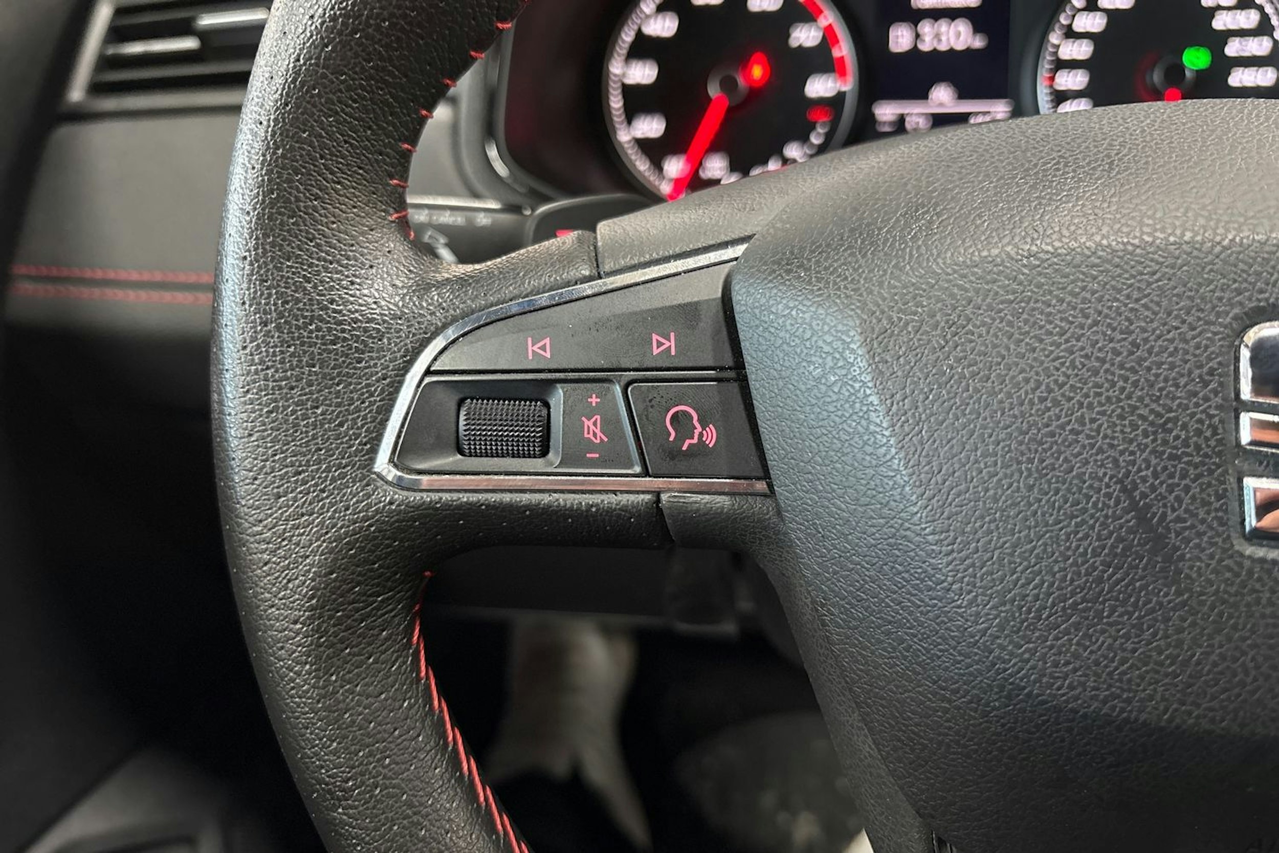 Valkoinen SEAT IBIZA 2021 kuva 15.