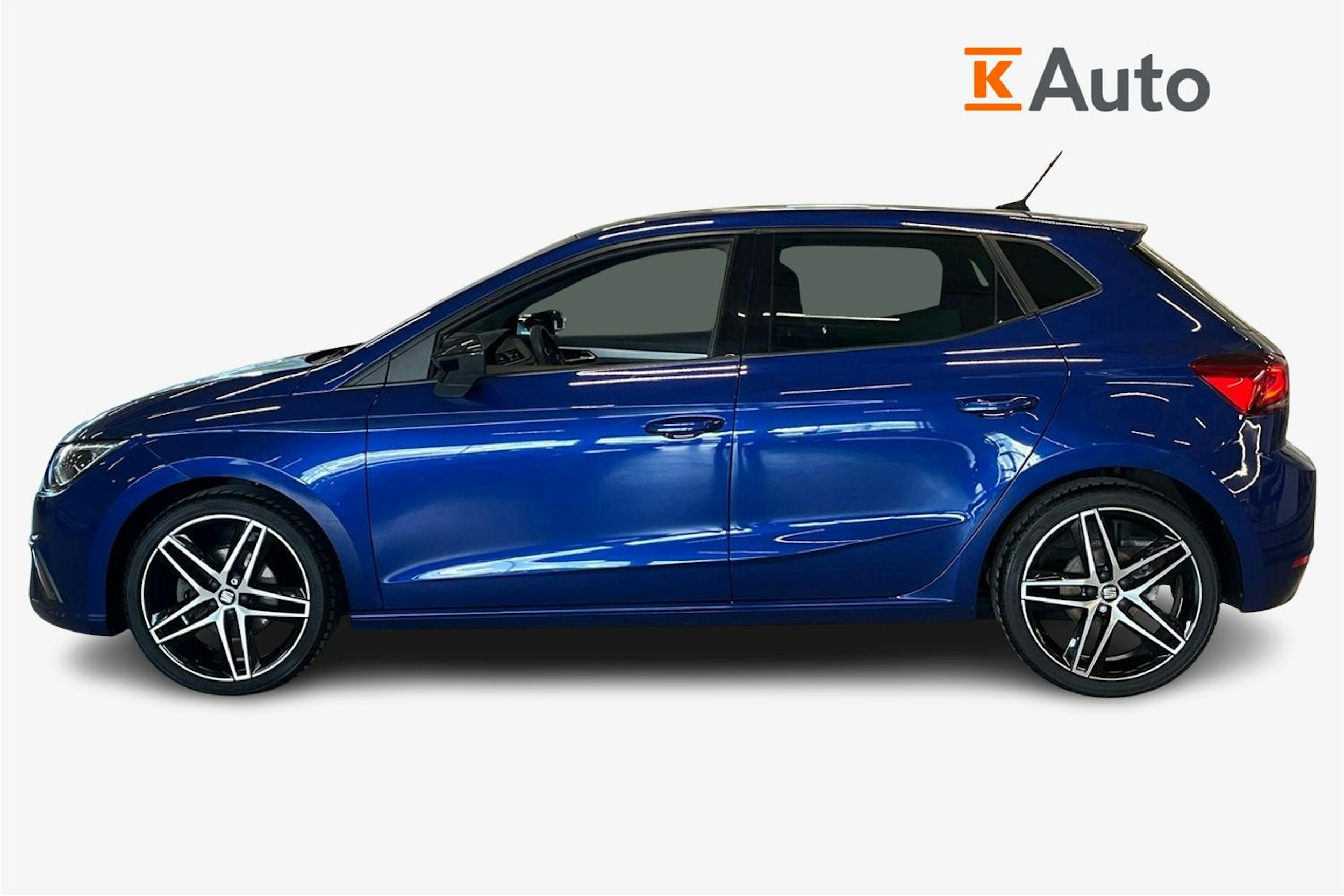 sininen SEAT Ibiza 2021 kuva 5.