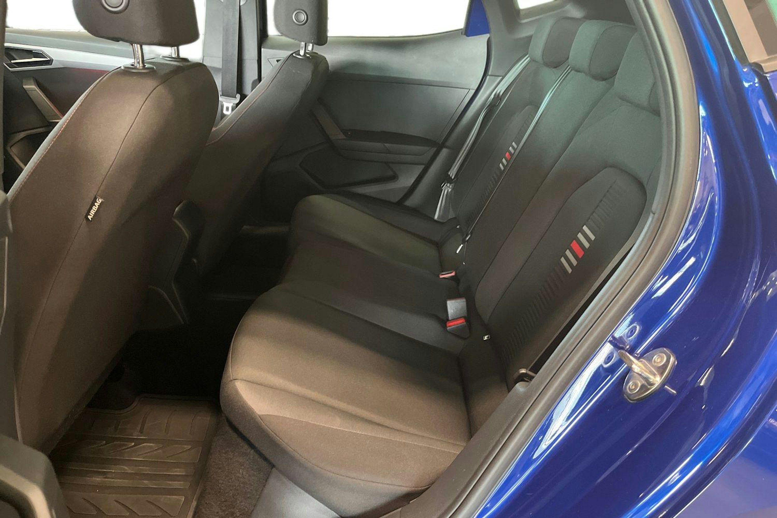 sininen SEAT Ibiza 2021 kuva 8.