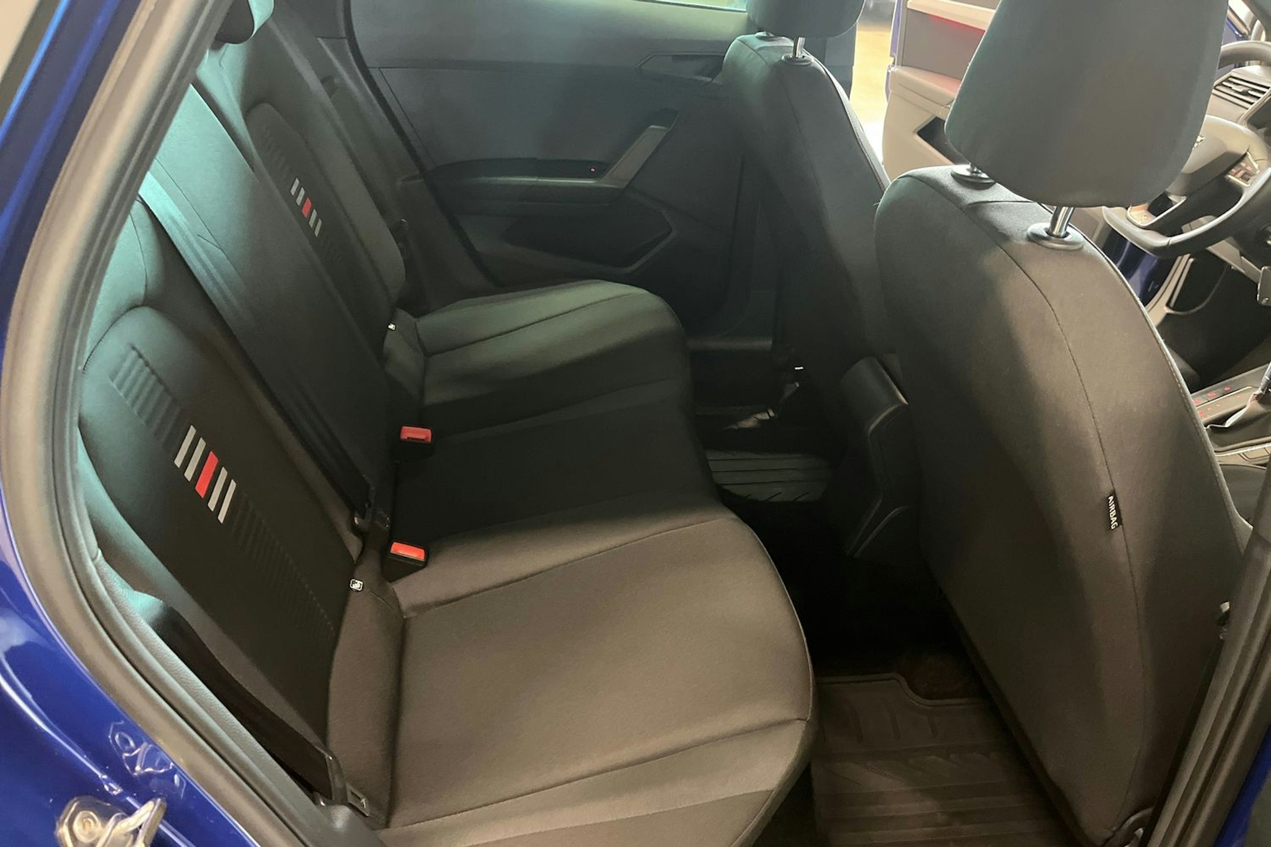 sininen SEAT Ibiza 2021 kuva 12.