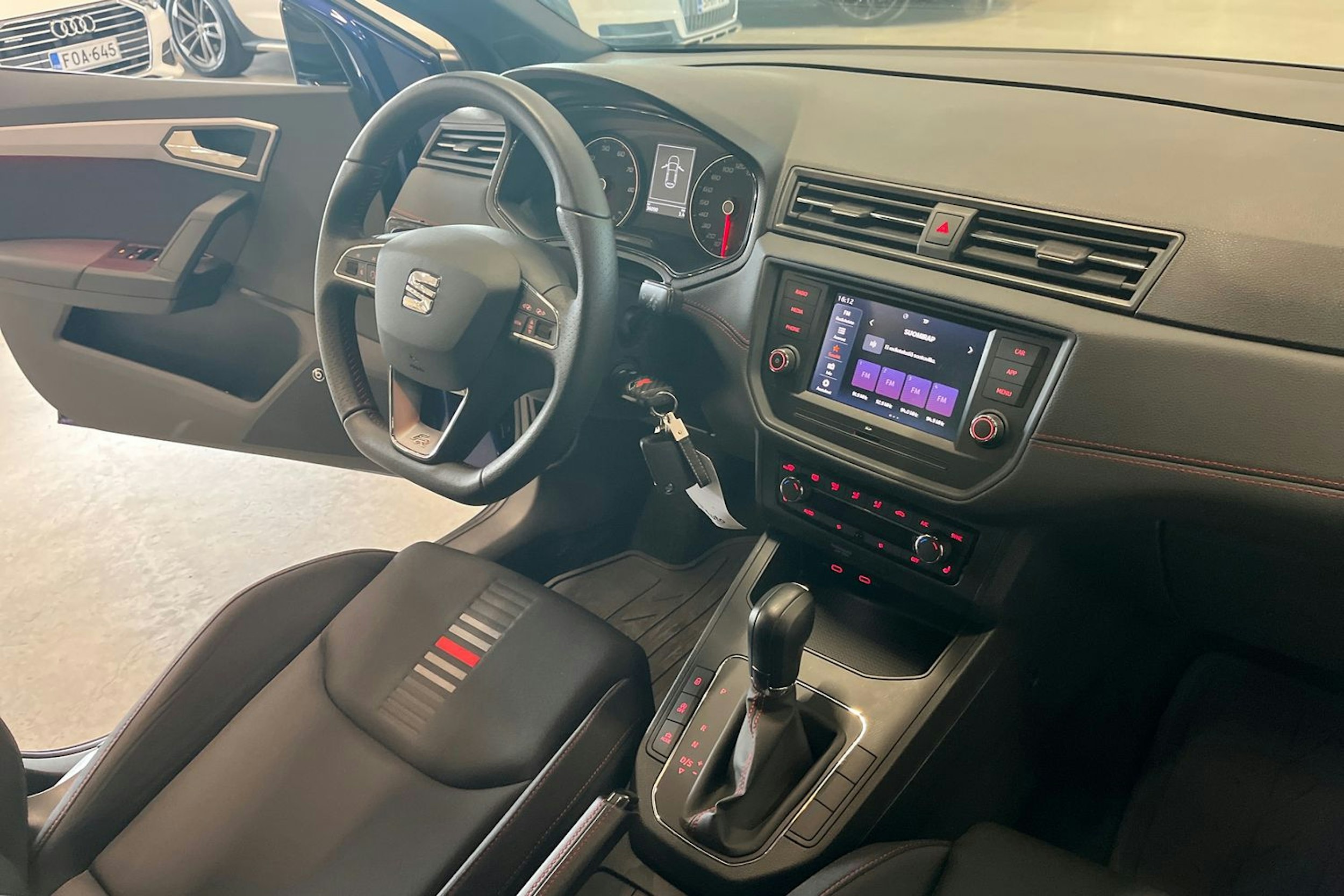 sininen SEAT Ibiza 2021 kuva 13.