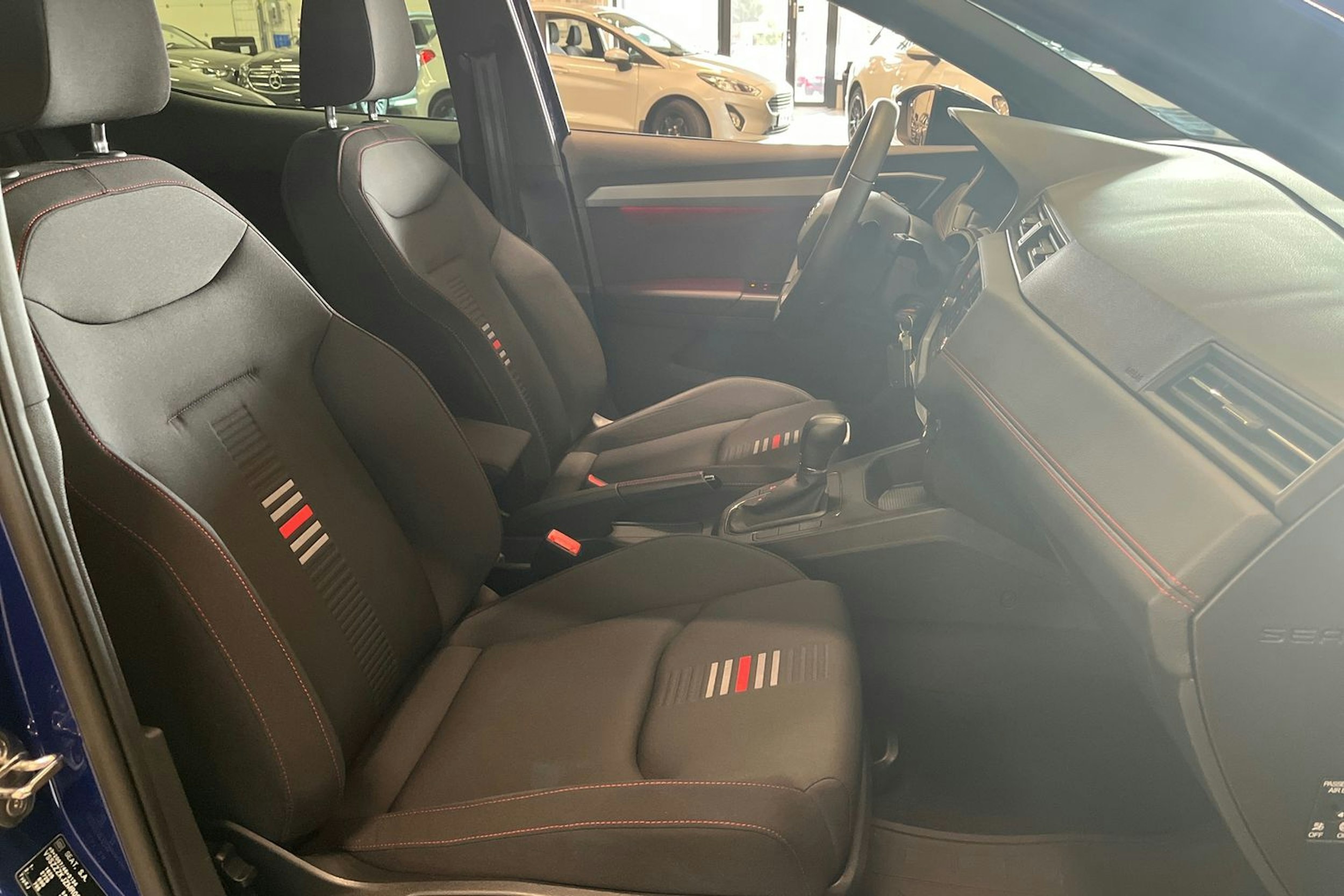 sininen SEAT Ibiza 2021 kuva 14.