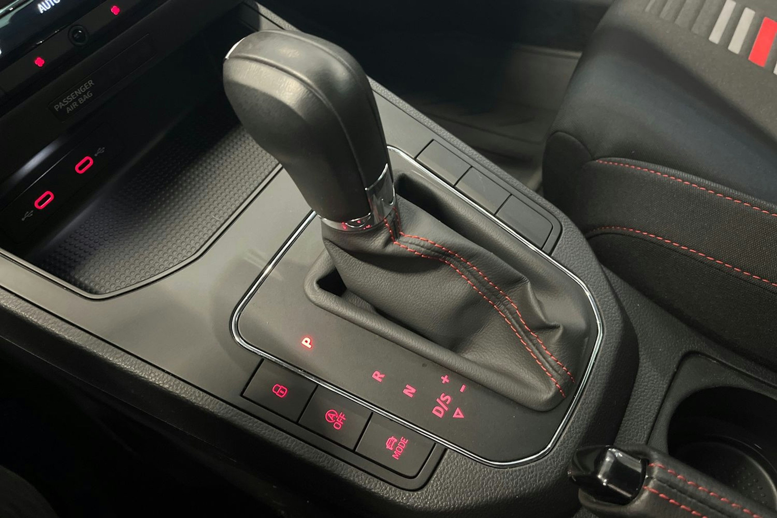 sininen SEAT Ibiza 2021 kuva 18.