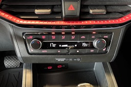 Punainen SEAT IBIZA 2021 kuva 18.