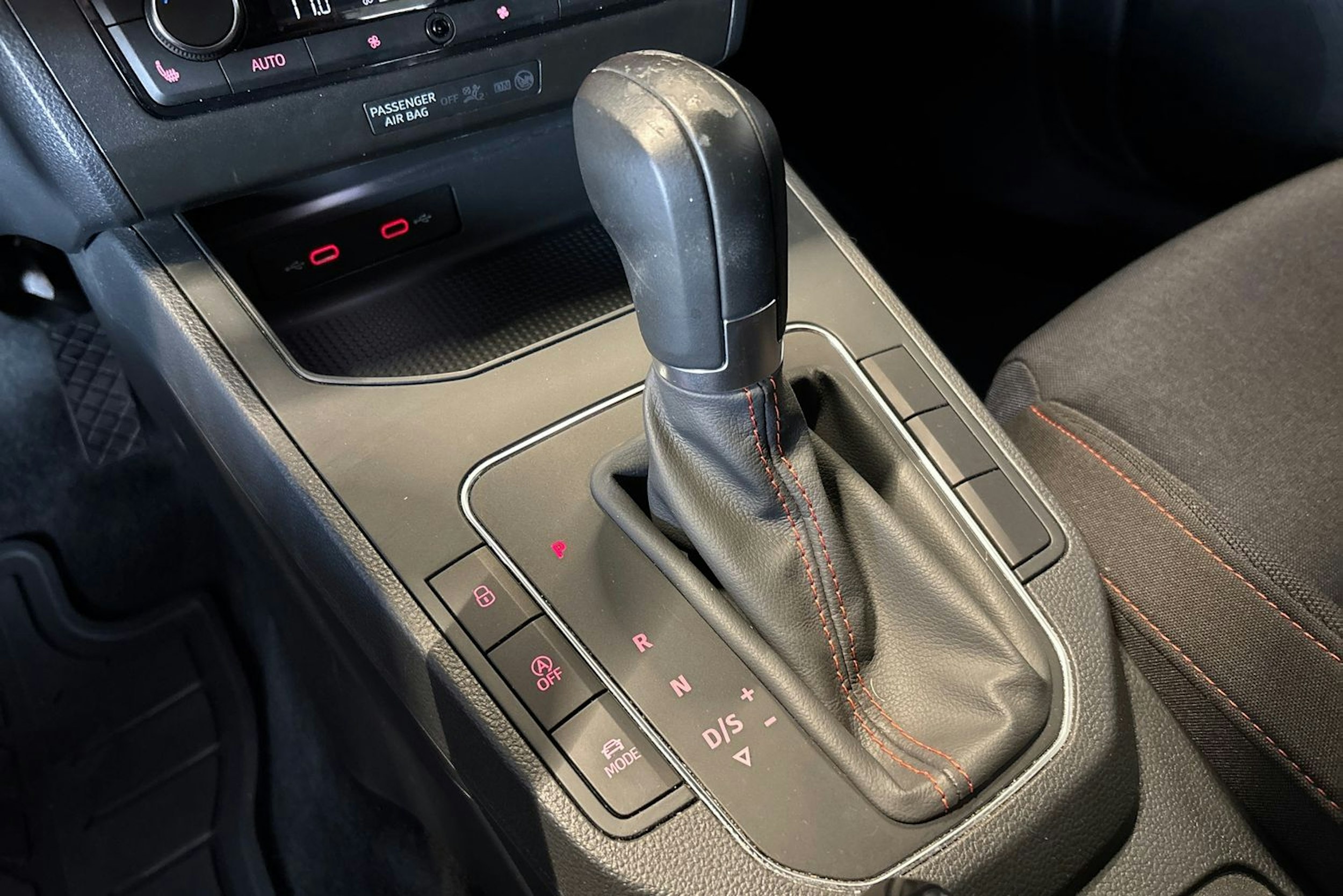 Punainen SEAT IBIZA 2021 kuva 19.