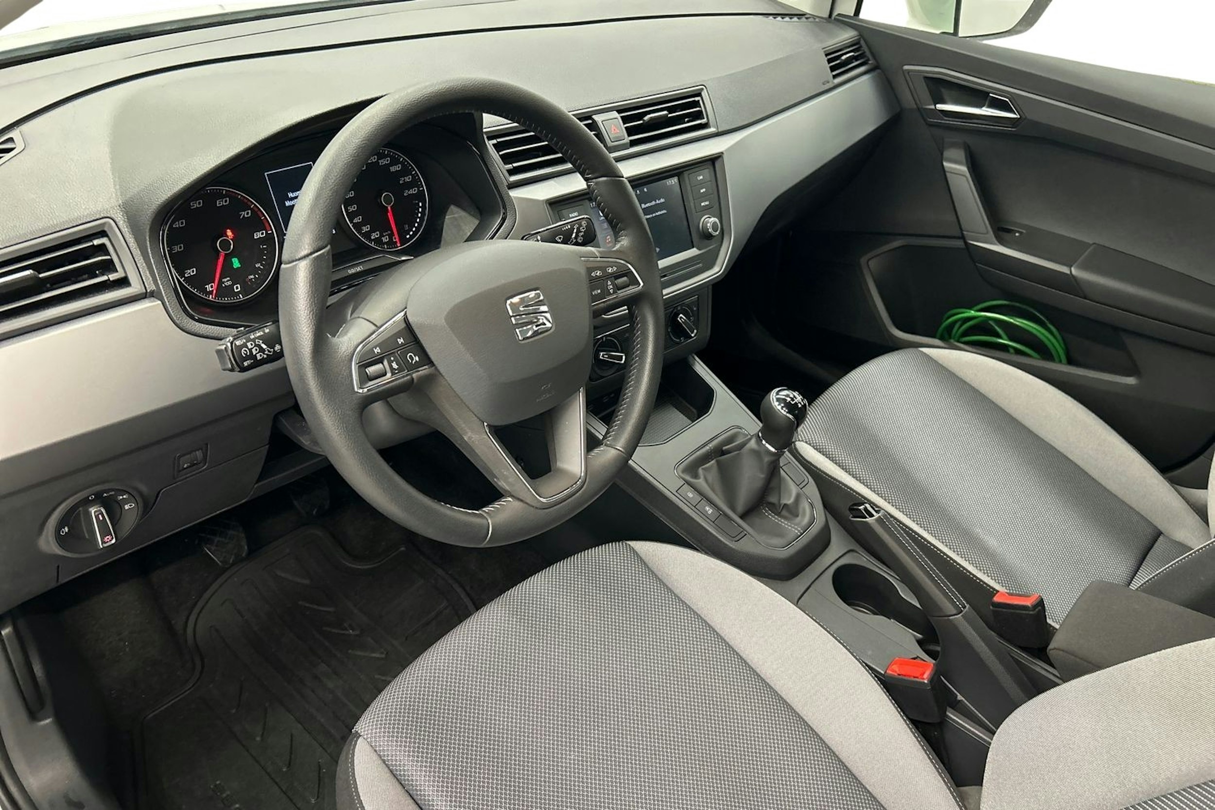 valkoinen SEAT Ibiza 2021 kuva 7.