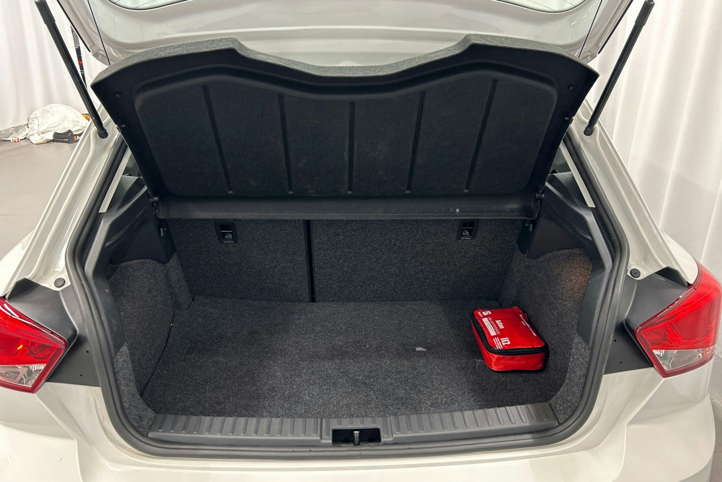 valkoinen SEAT Ibiza 2021 kuva 14.