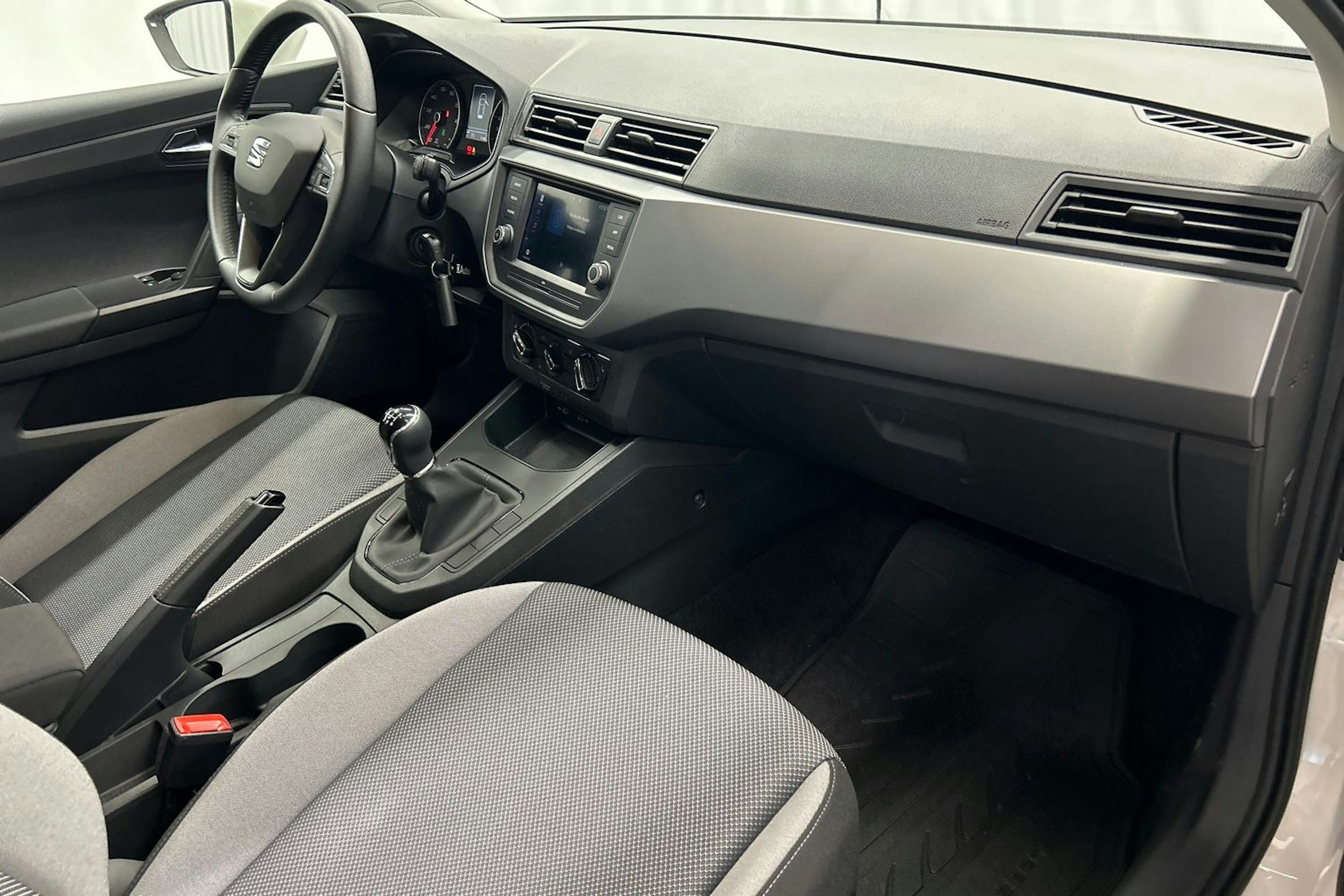 valkoinen SEAT Ibiza 2021 kuva 16.