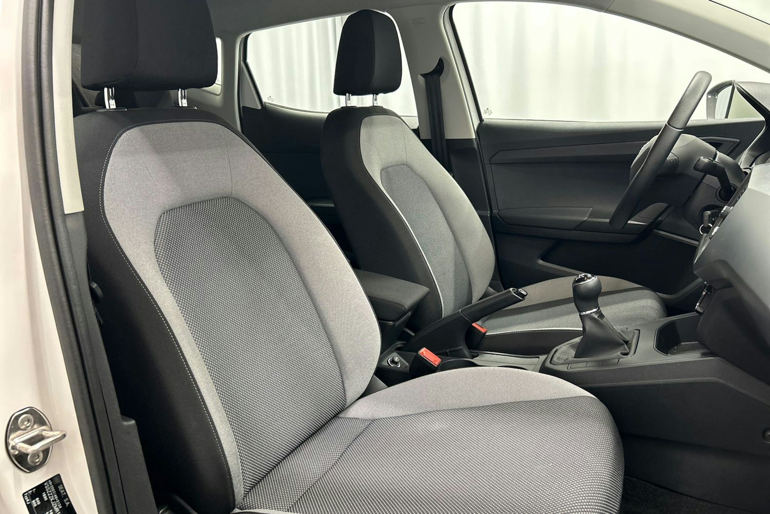 valkoinen SEAT Ibiza 2021 kuva 17.