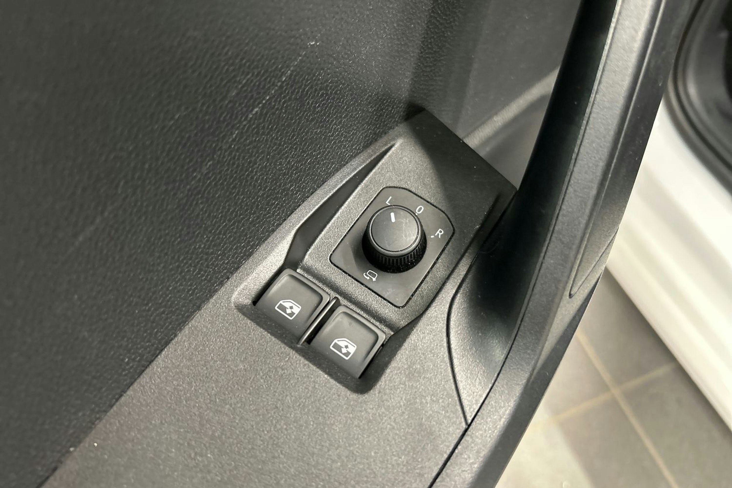 valkoinen SEAT Ibiza 2021 kuva 18.