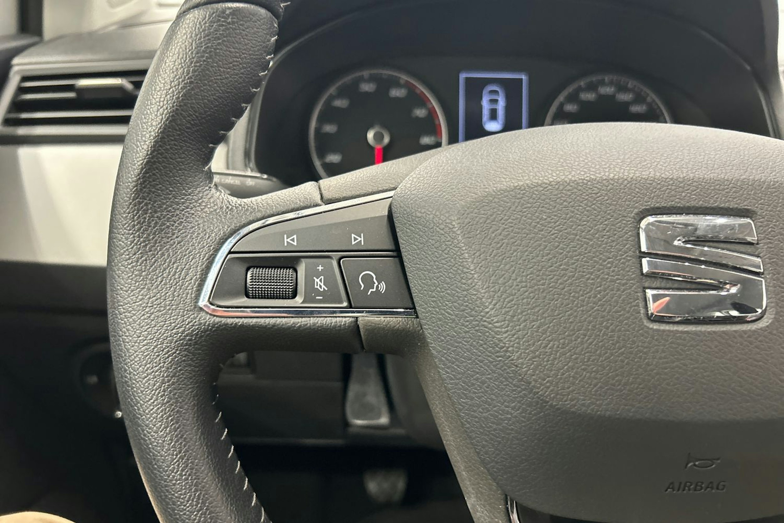 valkoinen SEAT Ibiza 2021 kuva 21.