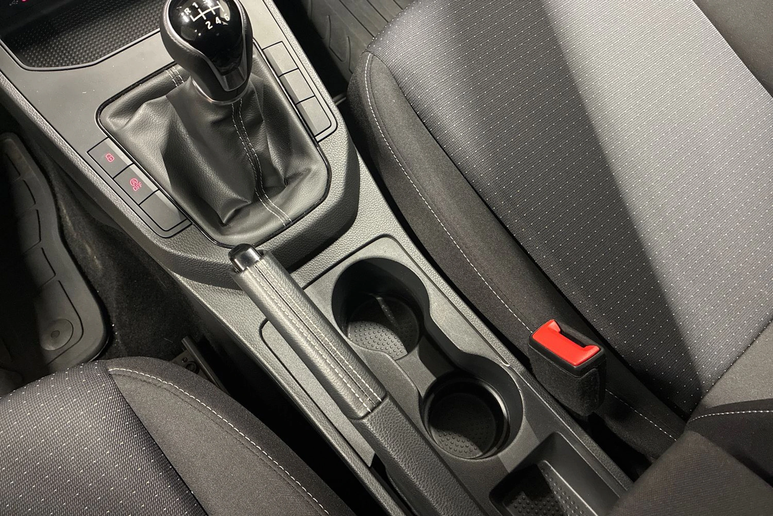 valkoinen SEAT Ibiza 2022 kuva 18.