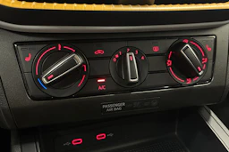 valkoinen SEAT Ibiza 2022 kuva 20.