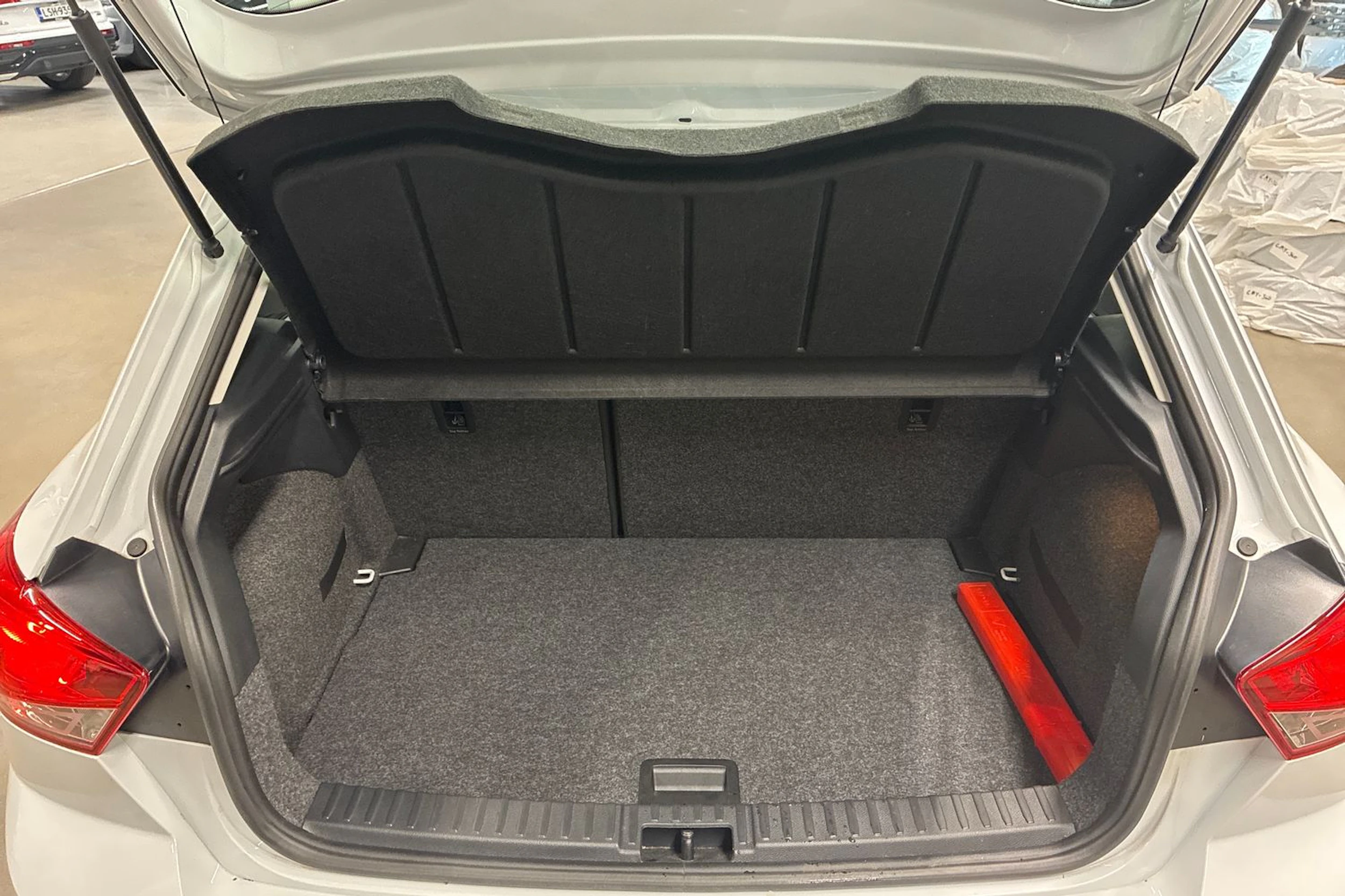 valkoinen SEAT Ibiza 2022 kuva 26.