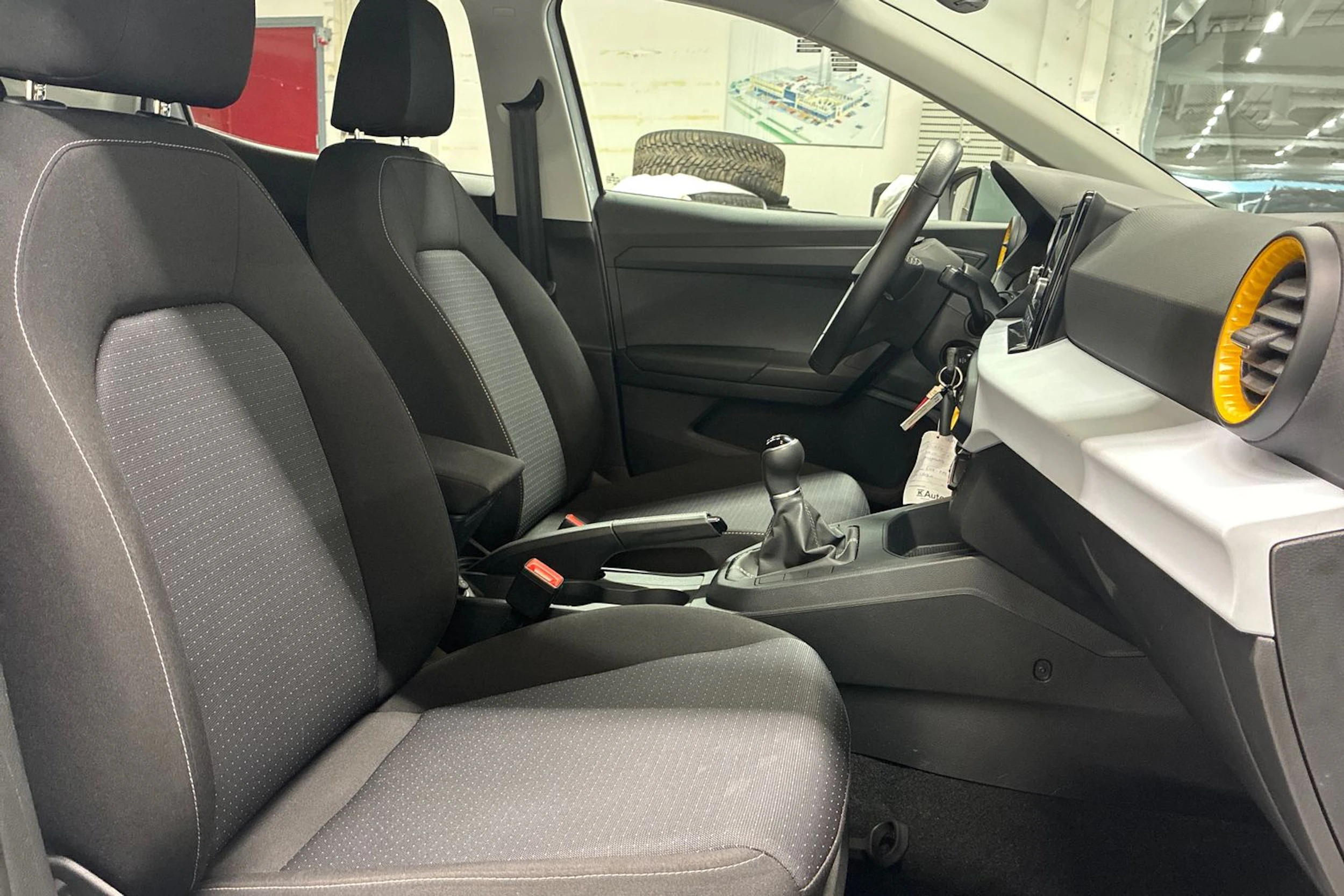 valkoinen SEAT Ibiza 2022 kuva 27.