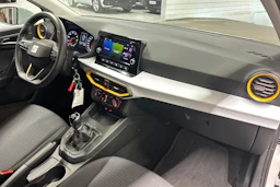 valkoinen SEAT Ibiza 2022 kuva 28.