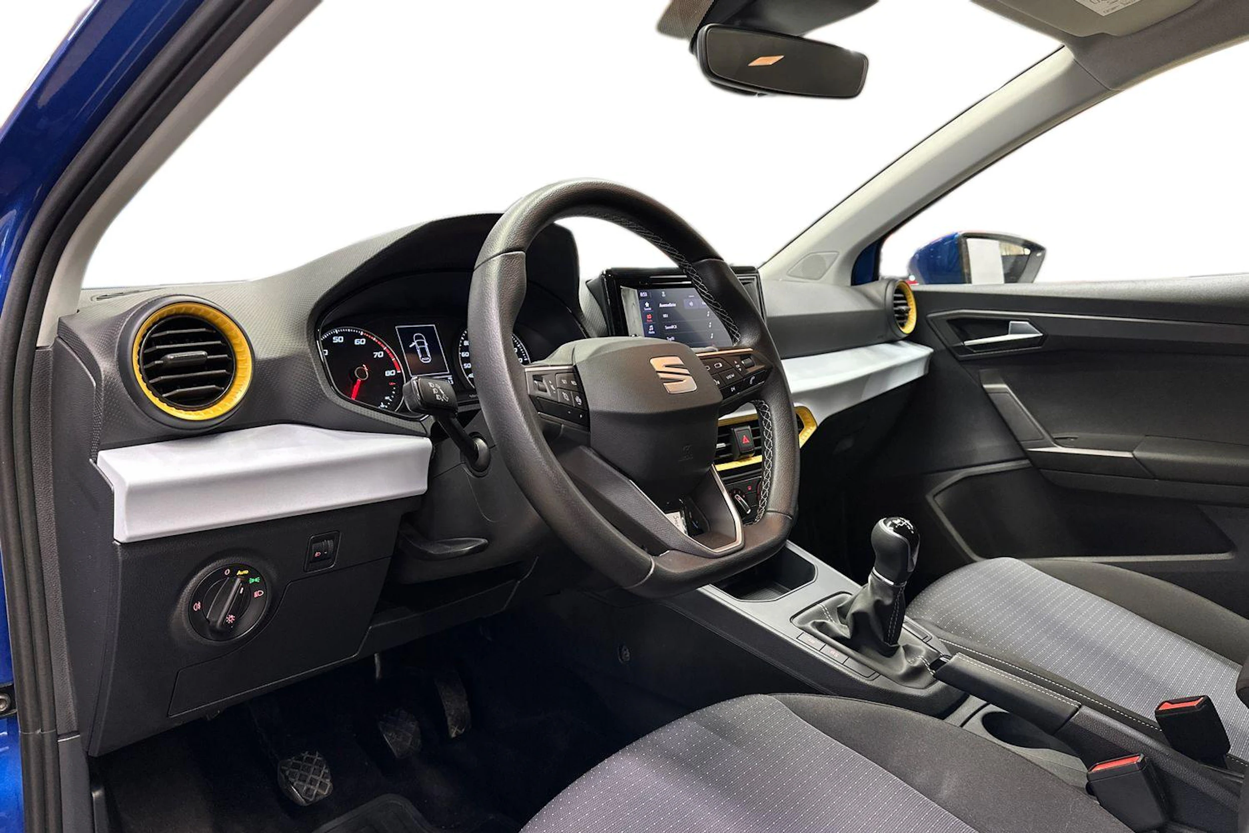sininen SEAT Ibiza 2022 kuva 8.
