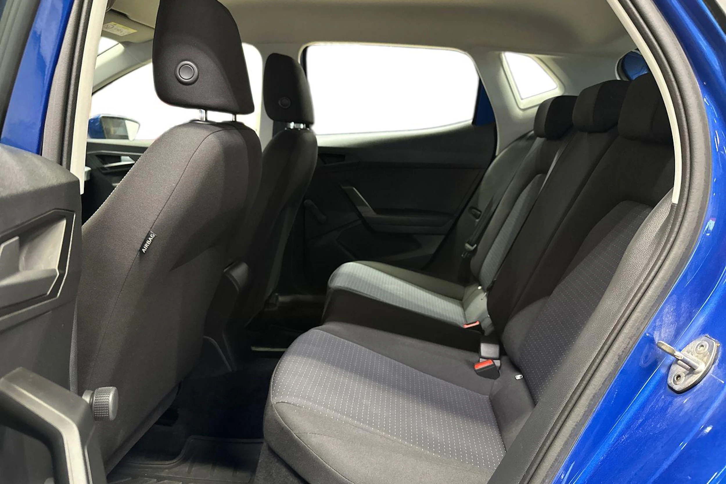 sininen SEAT Ibiza 2022 kuva 11.