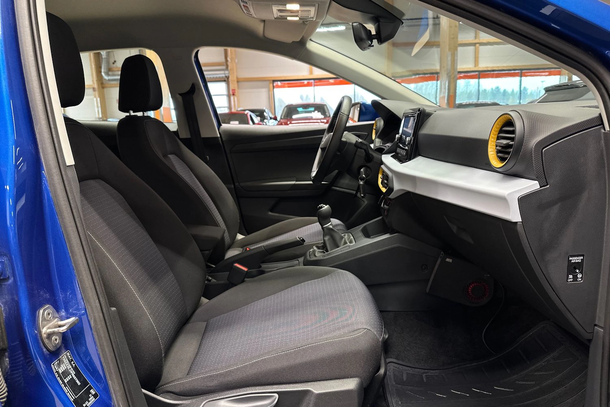 sininen SEAT Ibiza 2022 kuva 15.