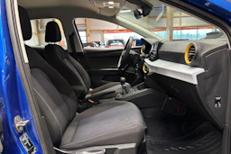 sininen SEAT Ibiza 2022 kuva 15.