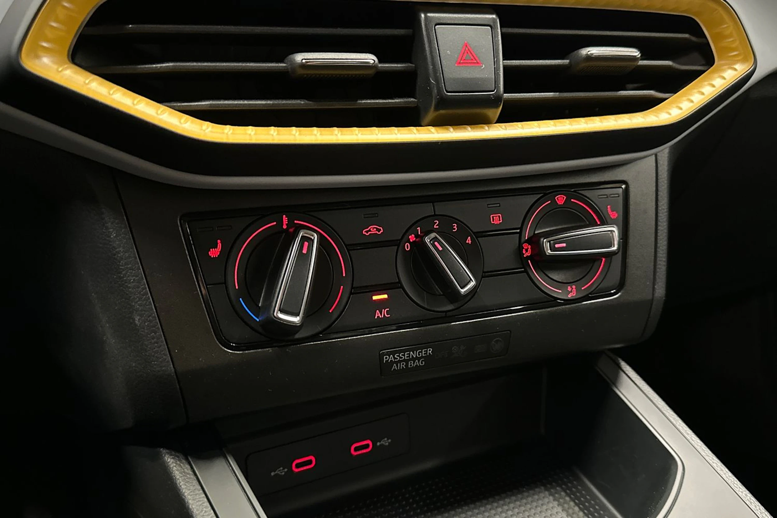 sininen SEAT Ibiza 2022 kuva 20.