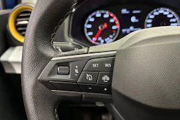 sininen SEAT Ibiza 2022 kuva 23.
