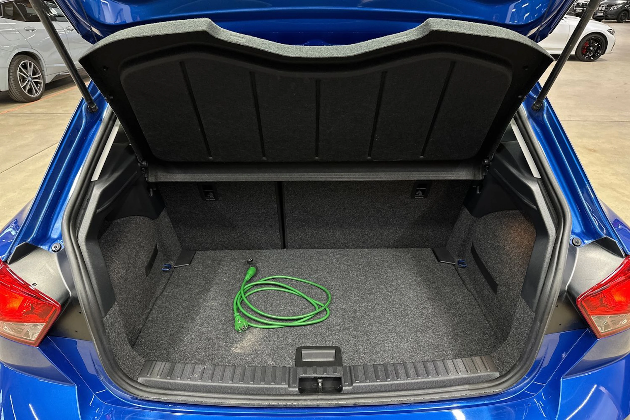sininen SEAT Ibiza 2022 kuva 26.