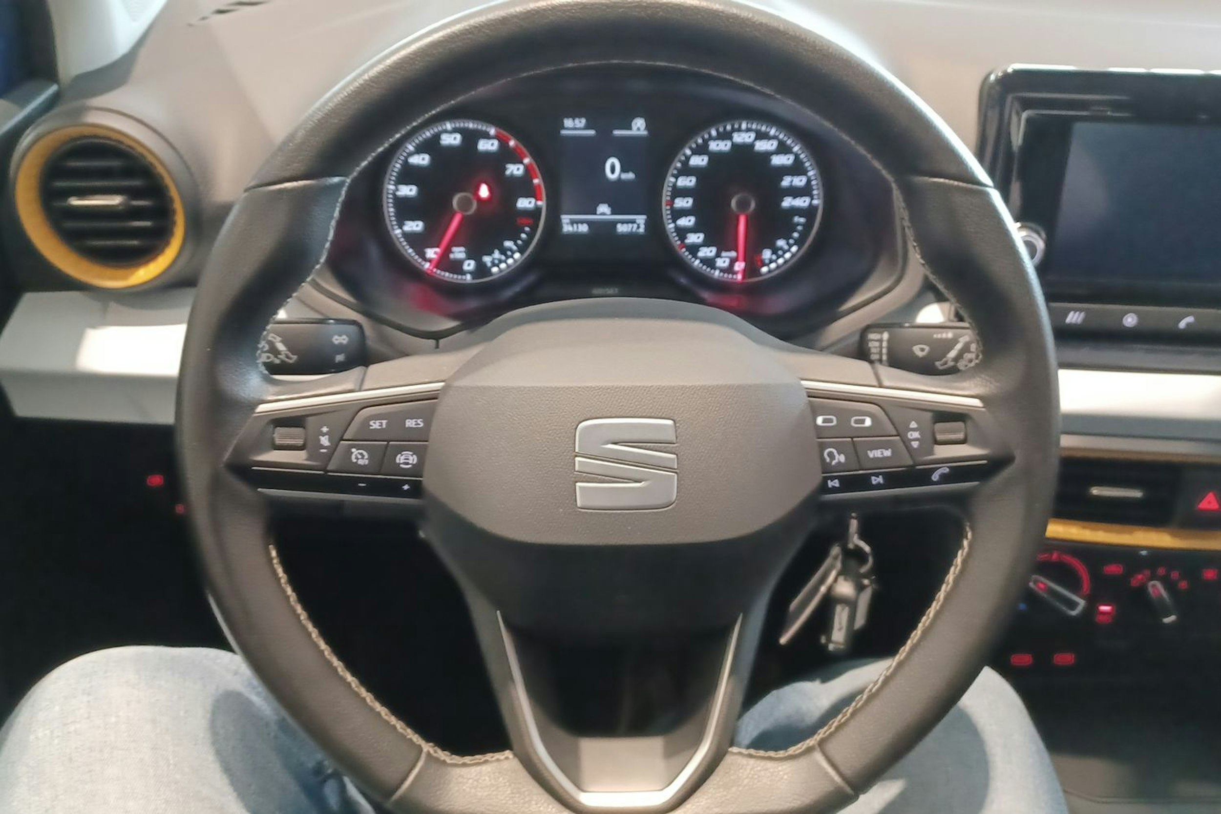 oranssi SEAT Ibiza 2022 kuva 17.