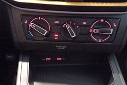 oranssi SEAT Ibiza 2022 kuva 22.