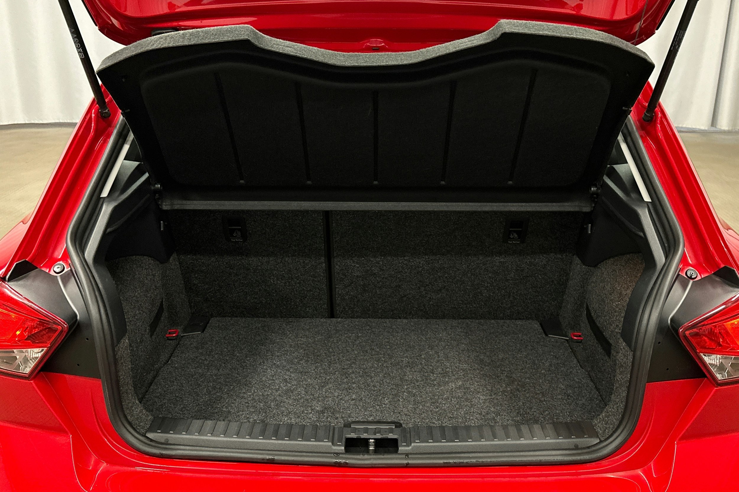 punainen SEAT Ibiza 2022 kuva 14.