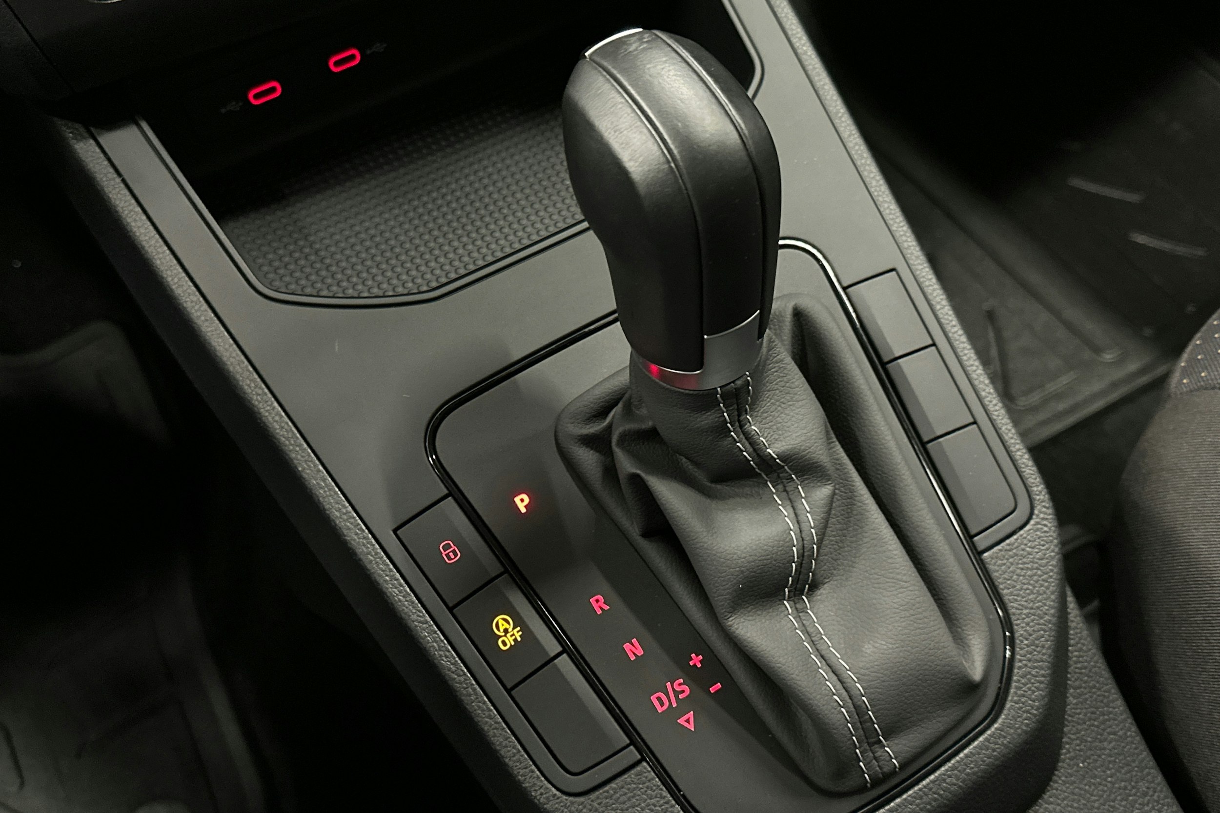 punainen SEAT Ibiza 2022 kuva 20.