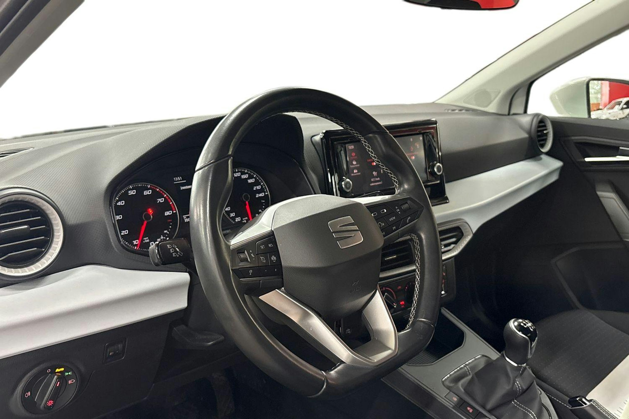 valkoinen SEAT Ibiza 2023 kuva 7.