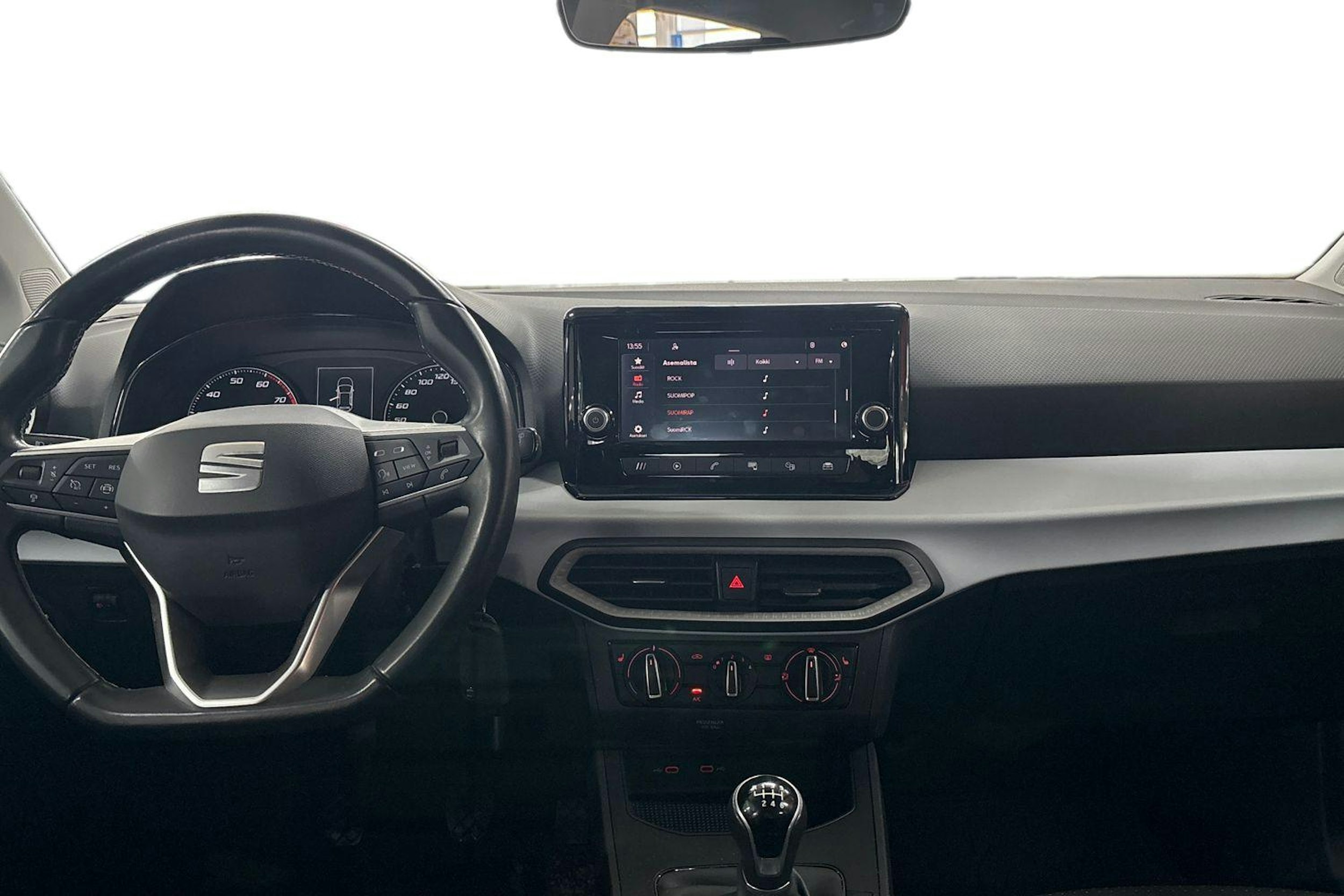 valkoinen SEAT Ibiza 2023 kuva 9.