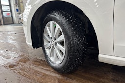 valkoinen SEAT Ibiza 2023 kuva 13.