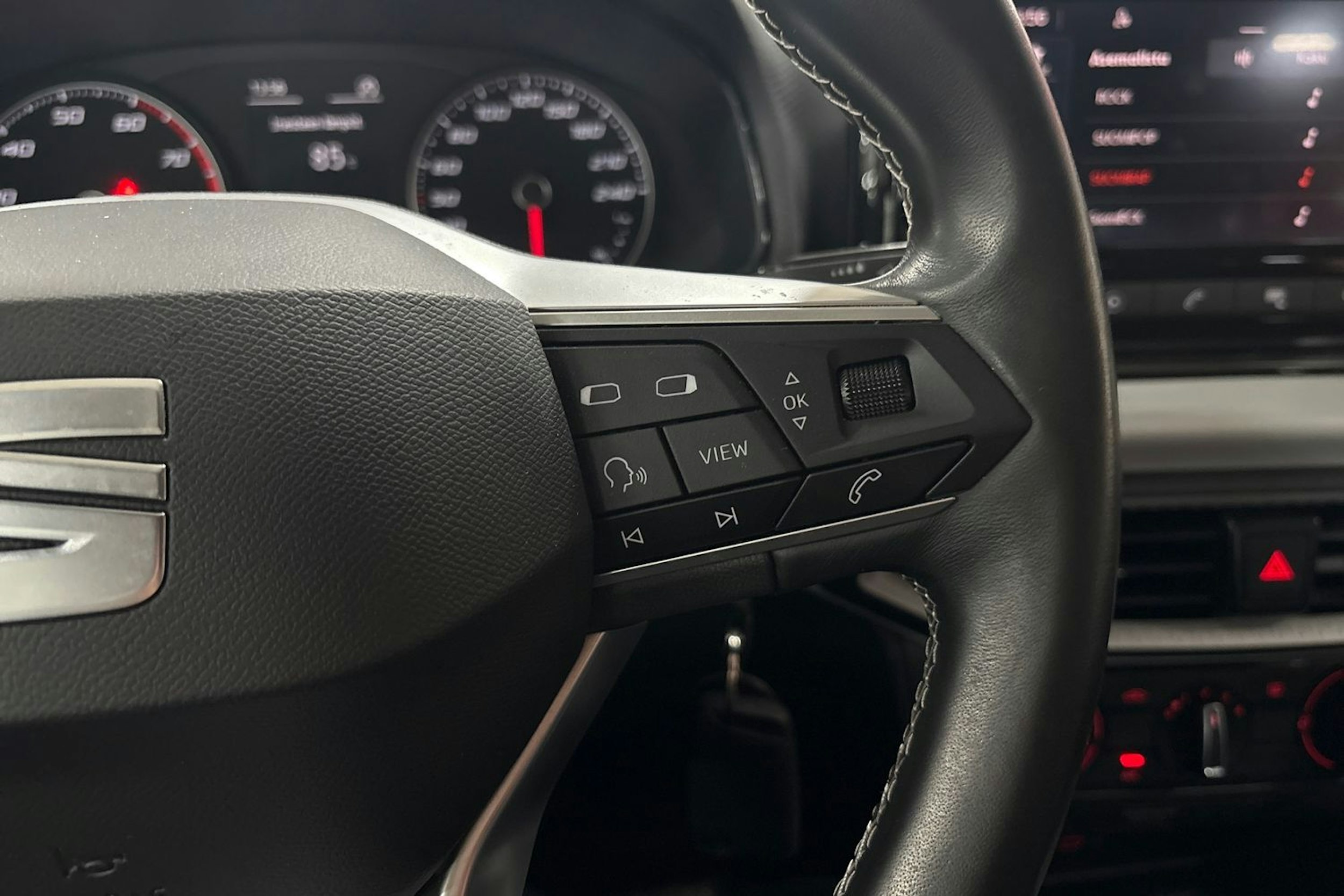 valkoinen SEAT Ibiza 2023 kuva 17.