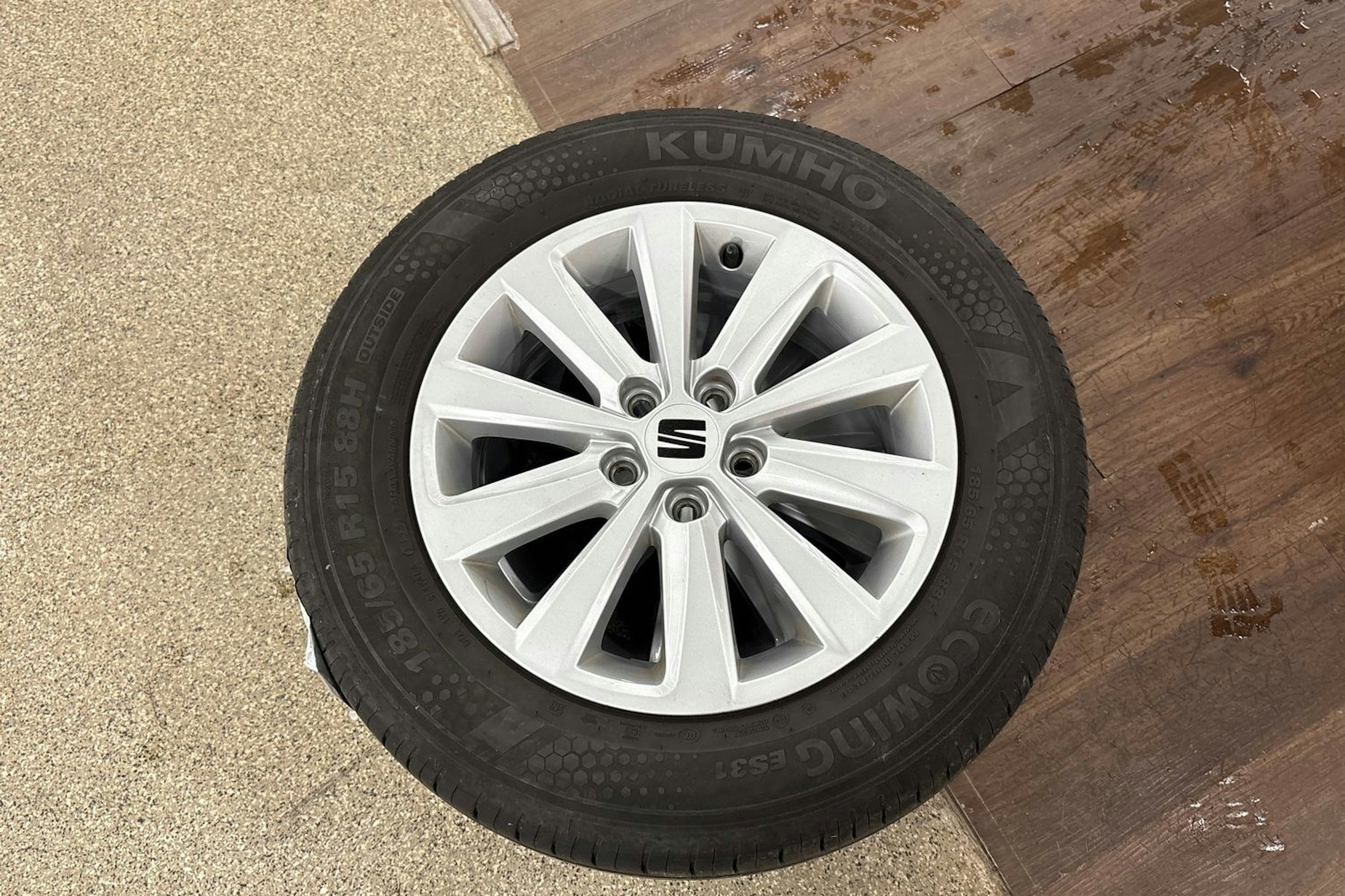 valkoinen SEAT Ibiza 2023 kuva 25.