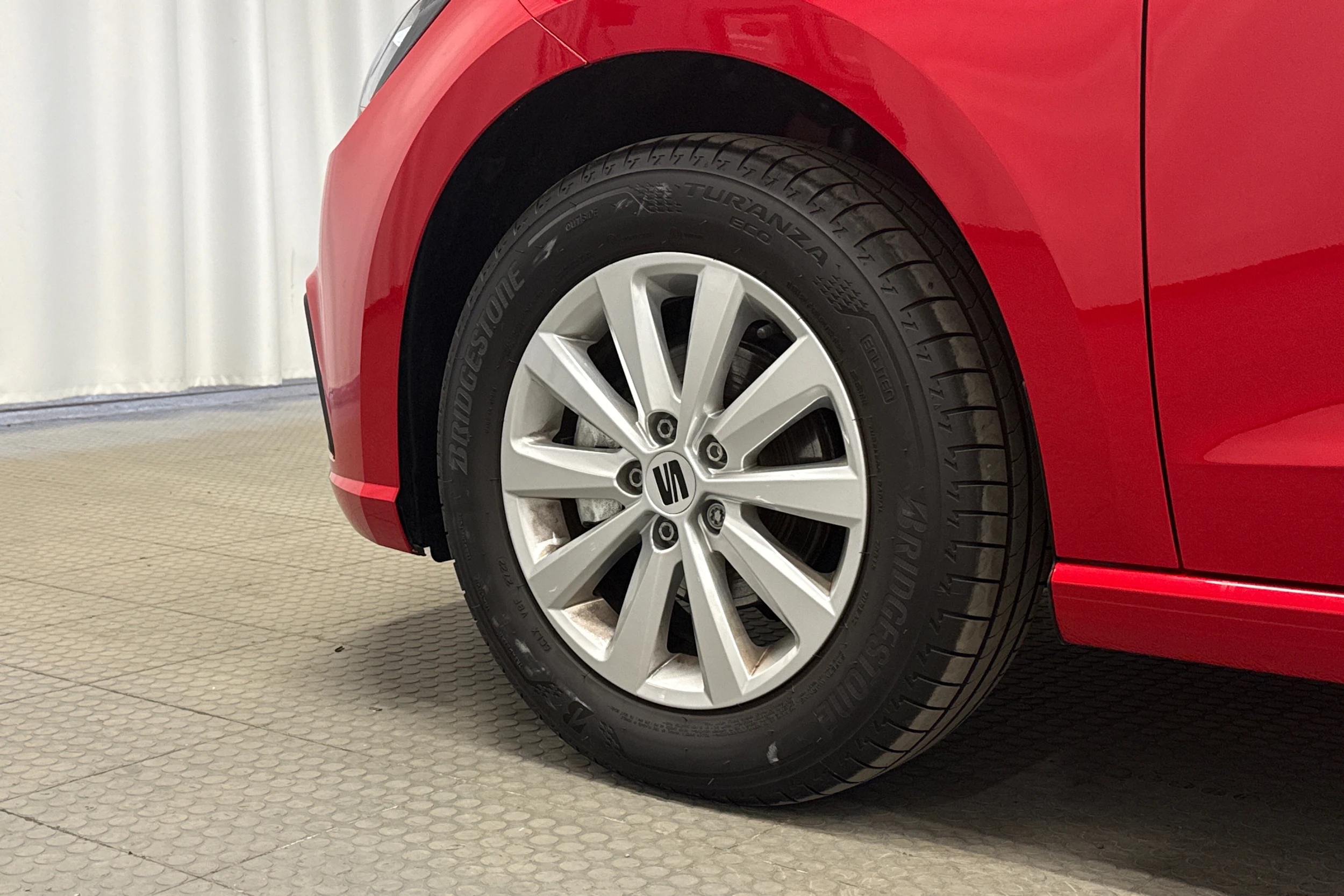 punainen SEAT Ibiza 2023 kuva 13.