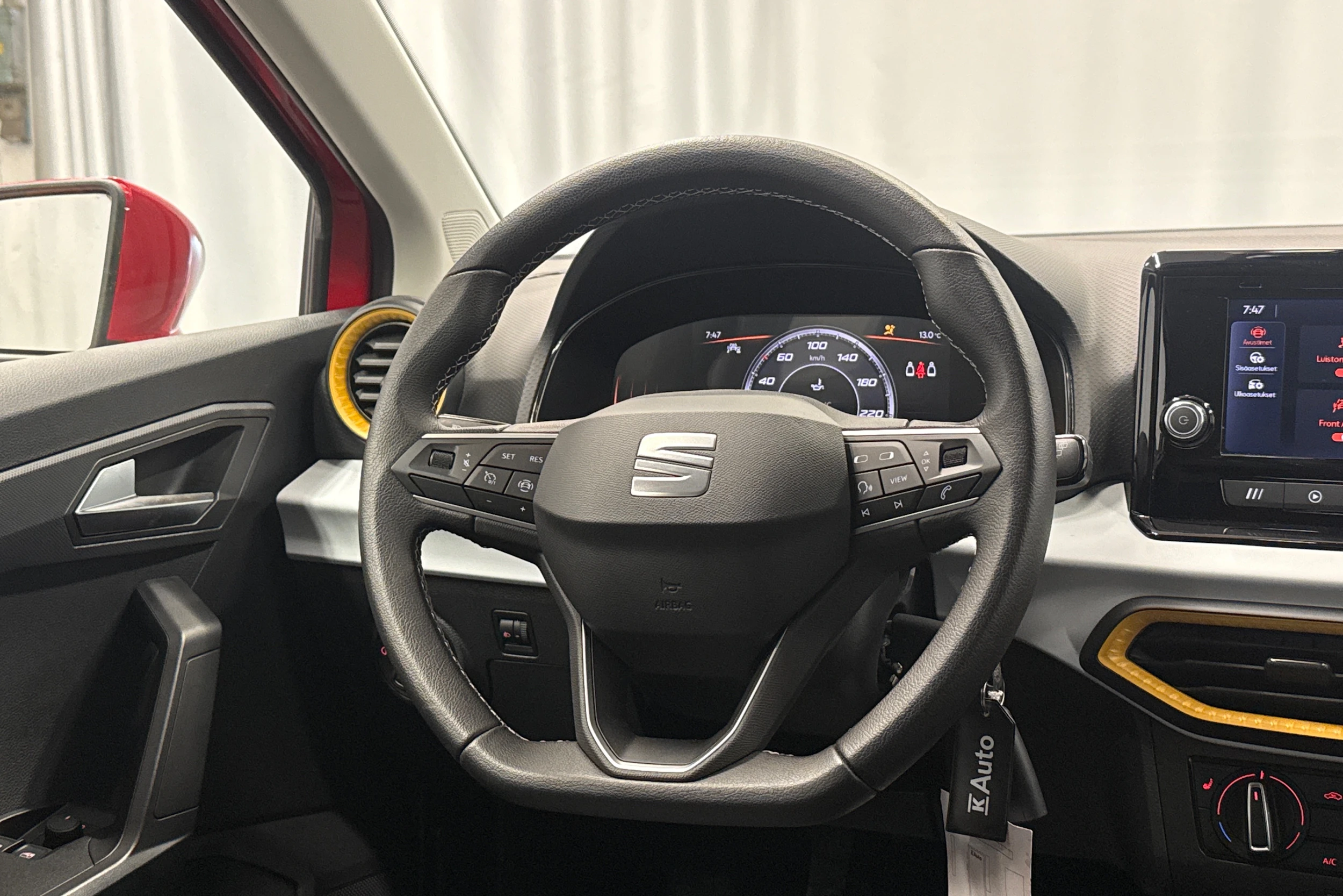 punainen SEAT Ibiza 2023 kuva 15.