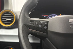 punainen SEAT Ibiza 2023 kuva 17.