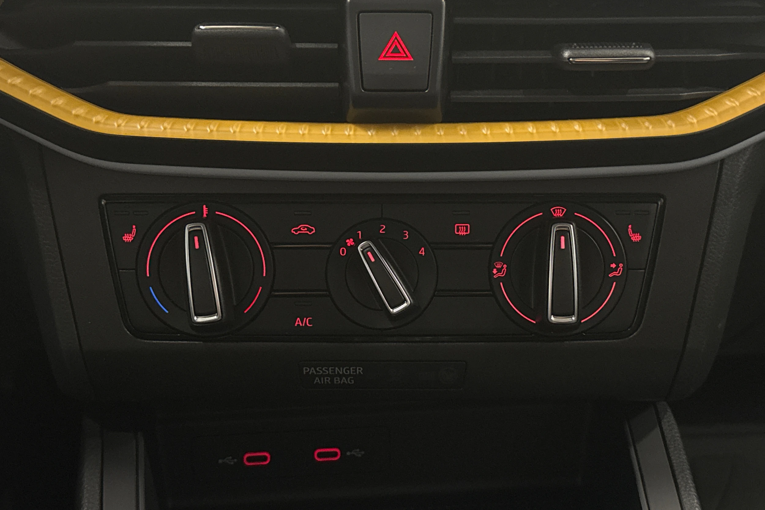 punainen SEAT Ibiza 2023 kuva 22.
