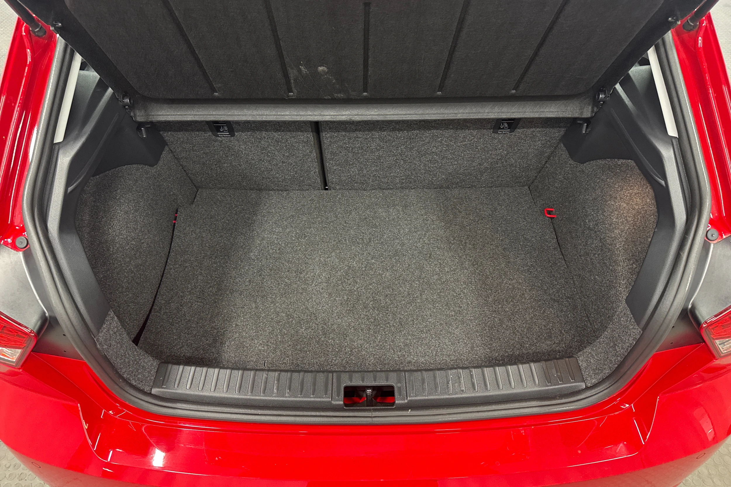 punainen SEAT Ibiza 2023 kuva 25.