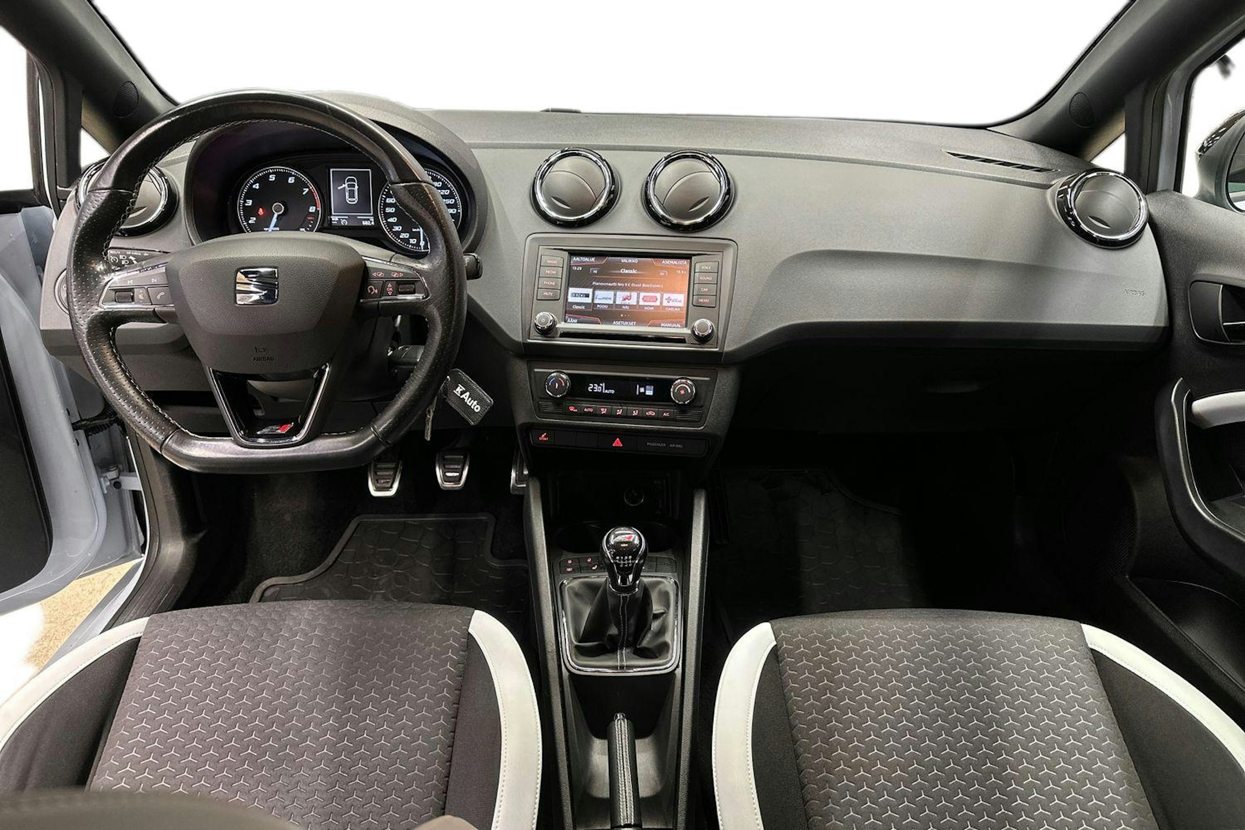 harmaa SEAT Ibiza SC 2016 kuva 7.