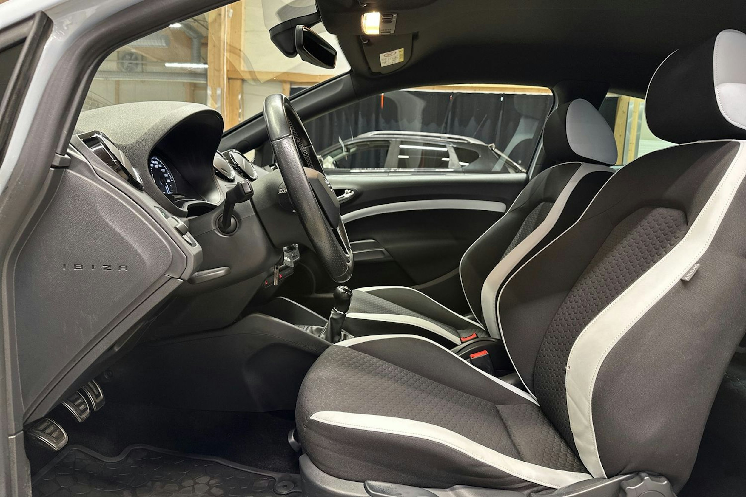 harmaa SEAT Ibiza SC 2016 kuva 14.