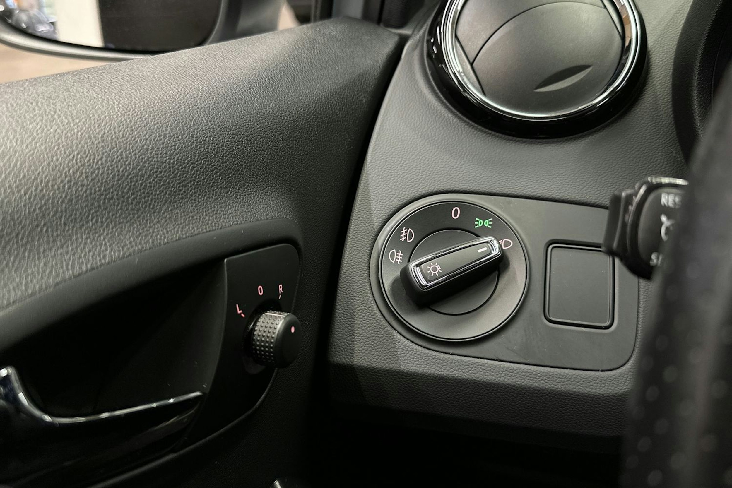harmaa SEAT Ibiza SC 2016 kuva 26.
