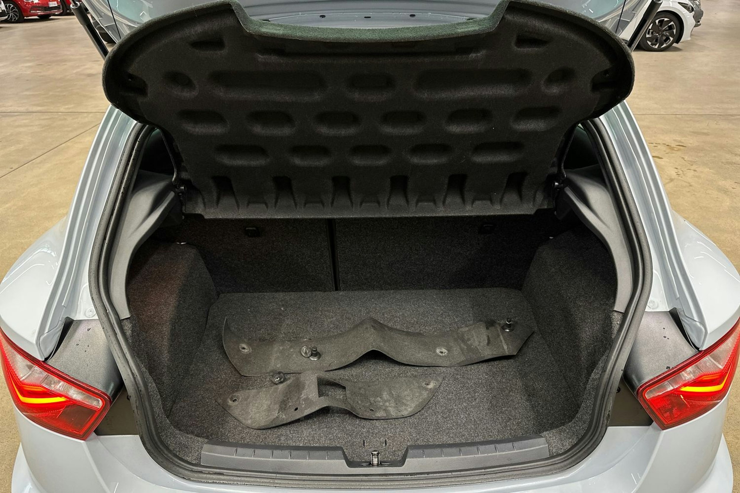harmaa SEAT Ibiza SC 2016 kuva 27.