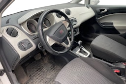 valkoinen SEAT Ibiza ST 2011 kuva 3.